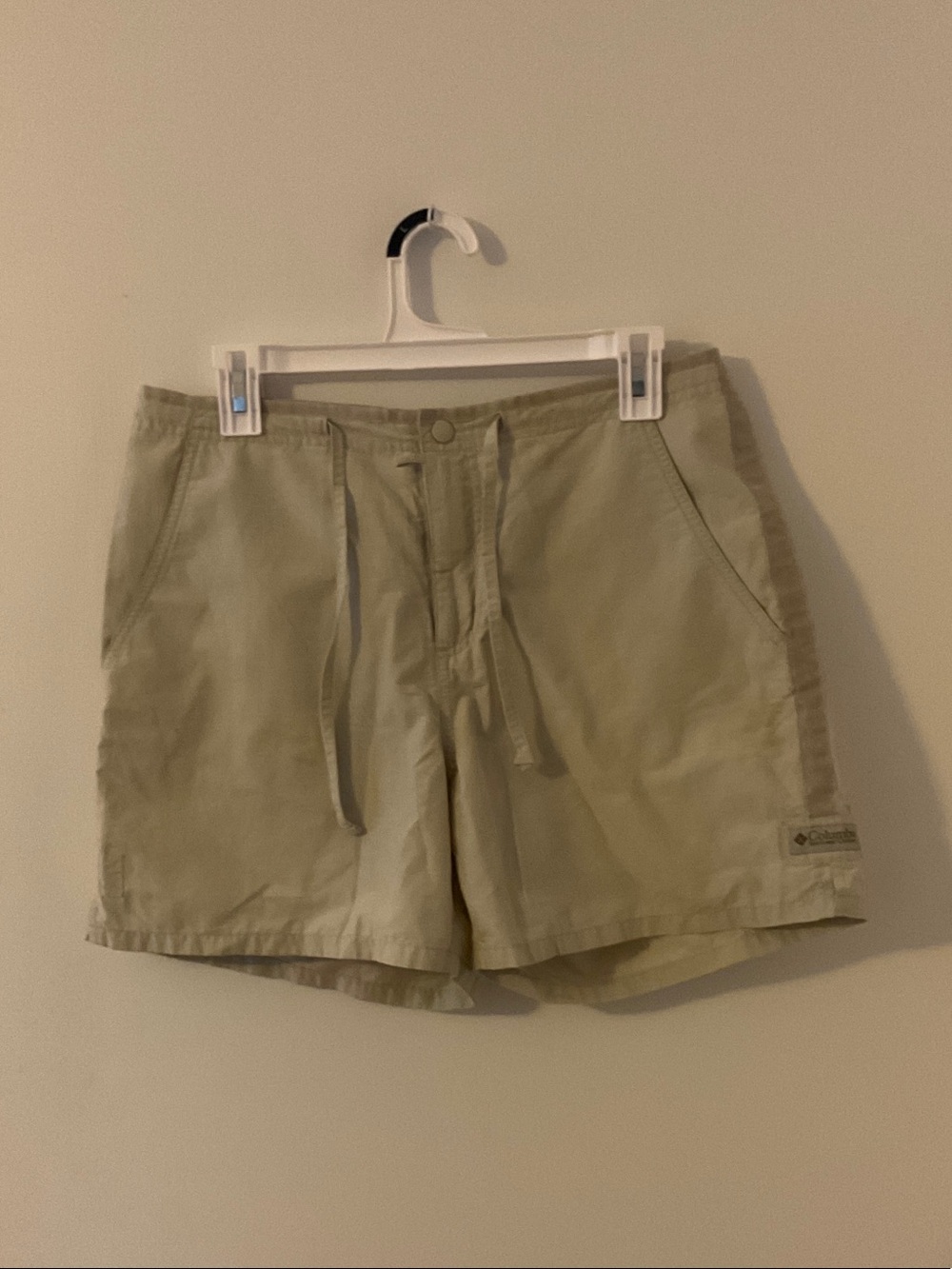 Columbia ladies Light Khaki Hybrid Shorts